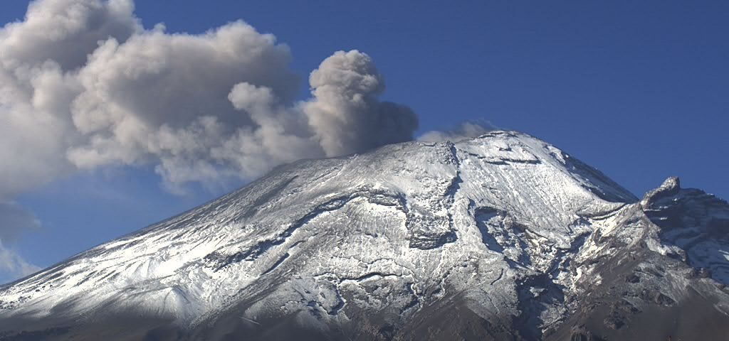 Se suman 127 exhalaciones del volcán Popocatépetl