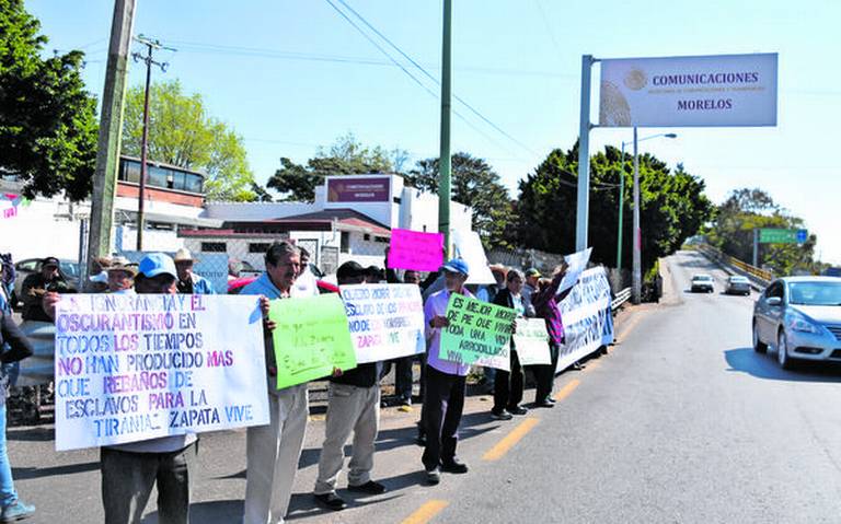 Ejidatarios se levantan en protesta frente al SICT en Morelos
